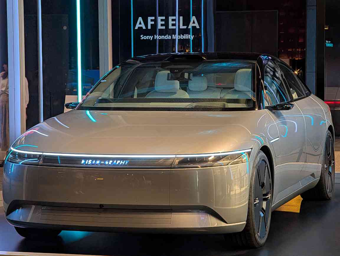 CES 2026前瞻:AI长出“肉身”,重做一切硬件? CES 2026前瞻:AI长出“肉身”,重做一切硬件?