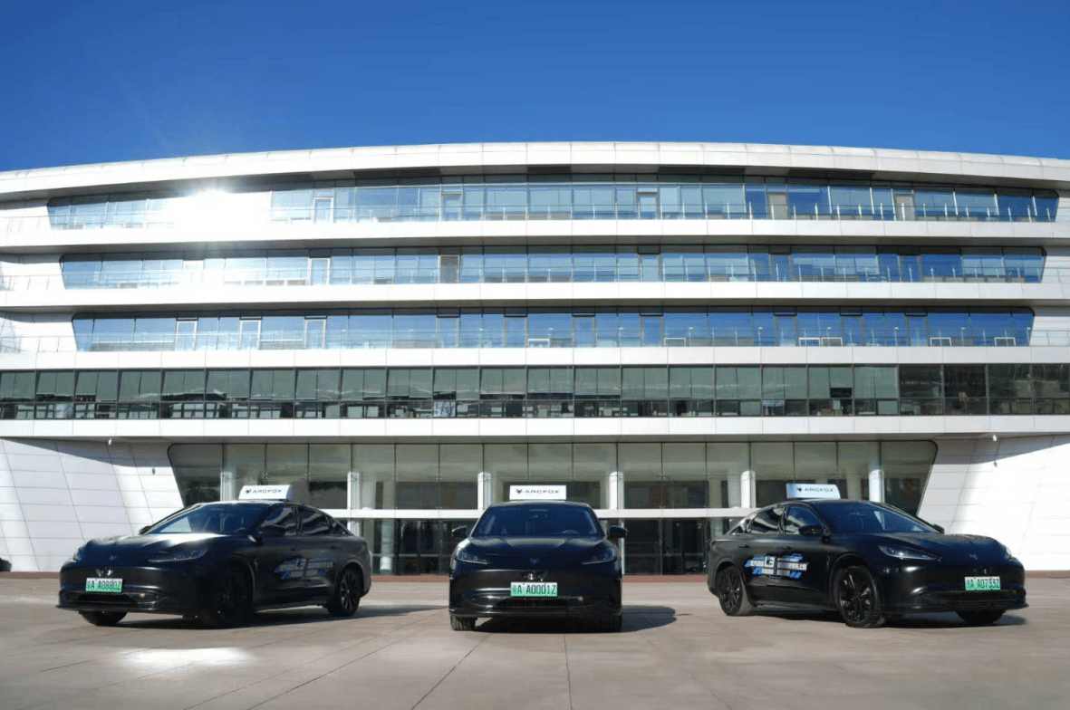 Waymo自动驾驶瘫痪，特斯拉技术胜出