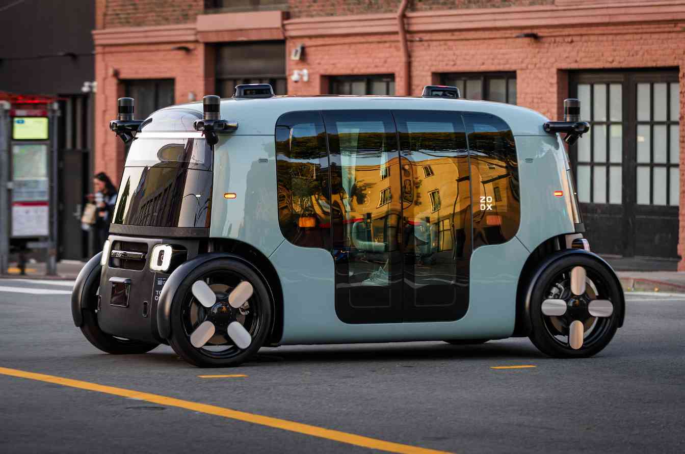 不得不服马斯克！他画出的"饼"，就是 Waymo端上