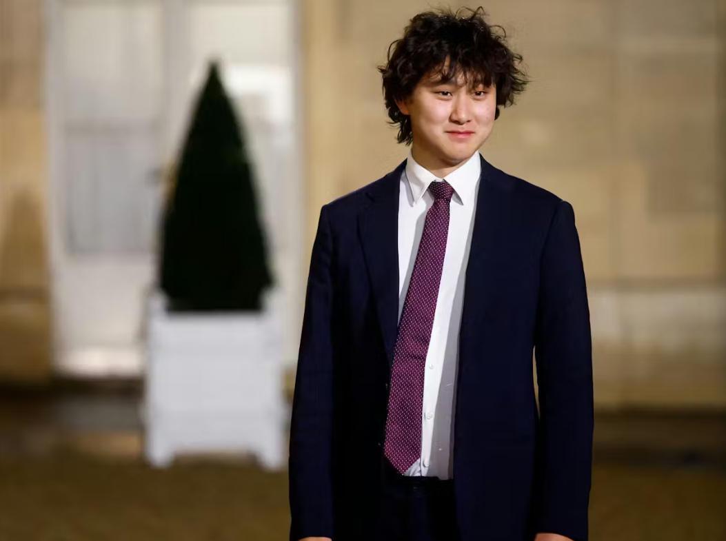 亚马逊裁员后员工困境：AI监控下工作量激增与职场焦虑加剧