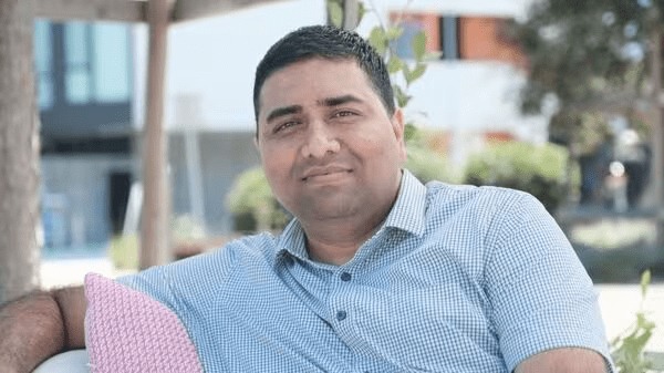 Siri笨到让库克“破防”！苹果AI换帅：挖来印度