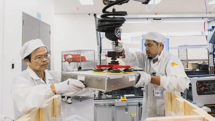 苹果向特朗普“交作业”，自研芯片服务器在美出货