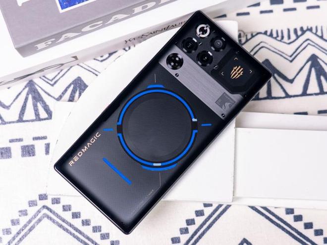 水冷散热科技狠活 红魔11 Pro+通吃移动游戏