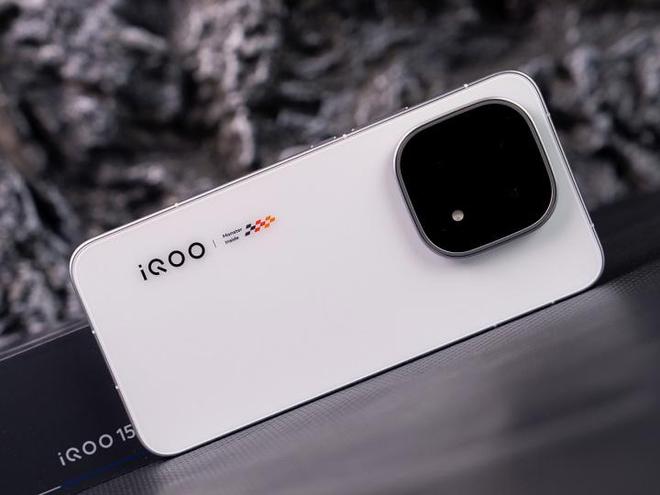 iQOO 15首销创纪录 专属购机权益别忘了领取