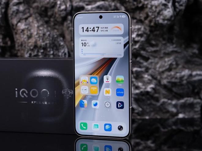 iQOO 15首销创纪录 专属购机权益别忘了领取