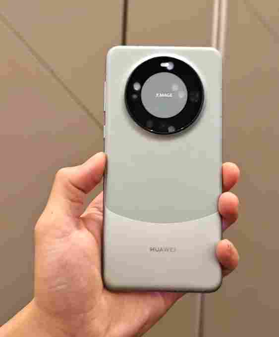 华为秋季新品发布会聚焦卫星通信与AI功能